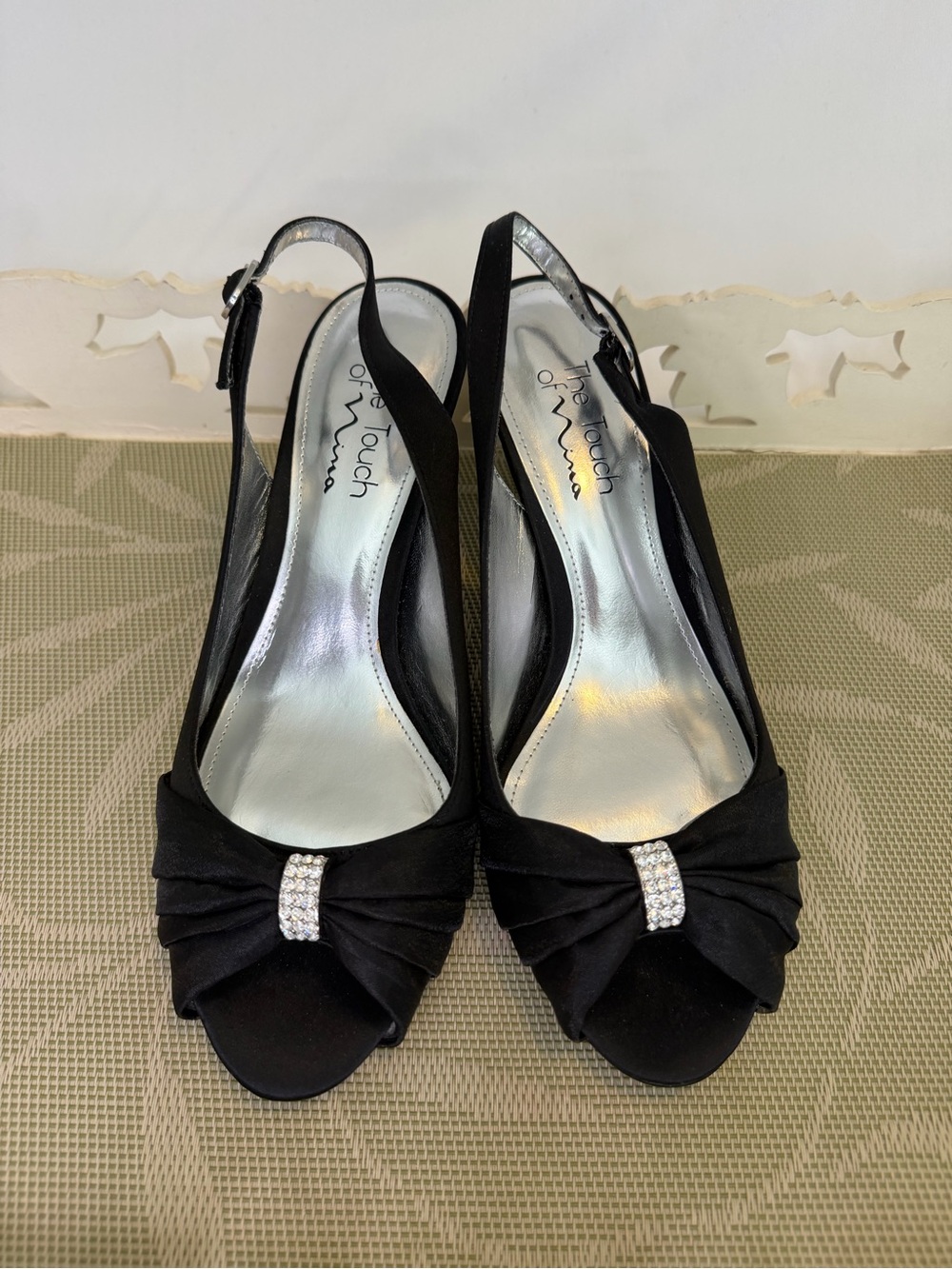 Nina size 9.5 Black Satin Slingback Peep-toe pumps heels, Rhinestone Bow Accent